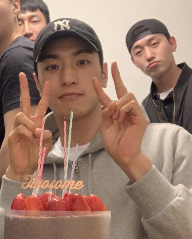 泰国知名男模𝒩𝒶𝓁𝓊𝑒𝓂𝒾𝓉 𝒲𝒶𝓅𝒽𝒾𝓉𝒽𝒶𝓀 ｜  他有 ins：bonwaphithak｜157k followers｜ s...