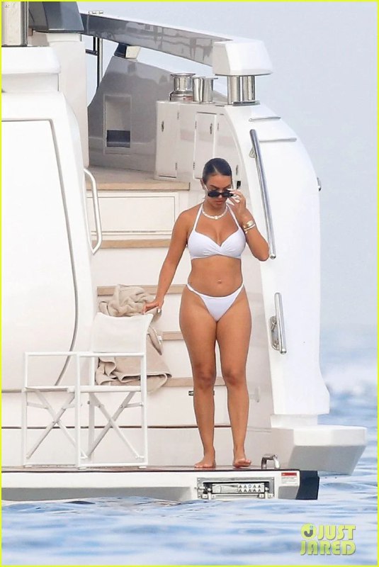 Picture 10 from ‌Georgina Rodriguez Hot 🔥 2024-09-05 09:15:06