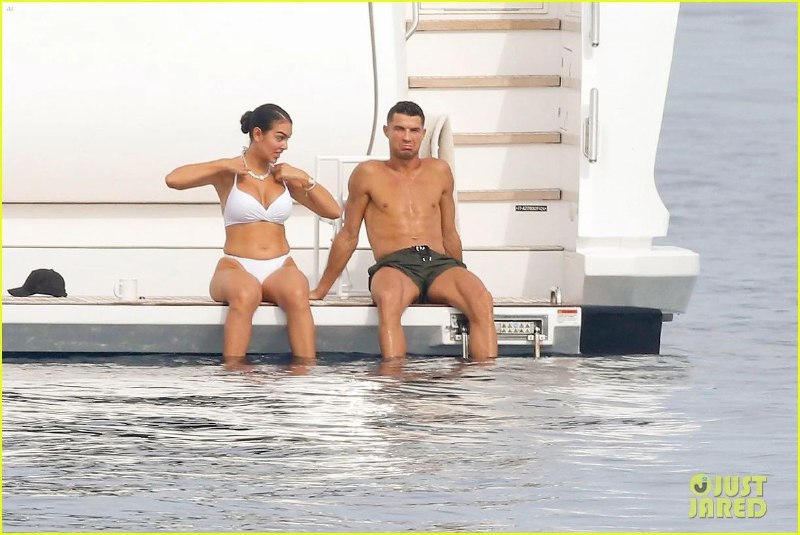 Picture 4 from ‌Georgina Rodriguez Hot 🔥 2024-09-05 09:15:06