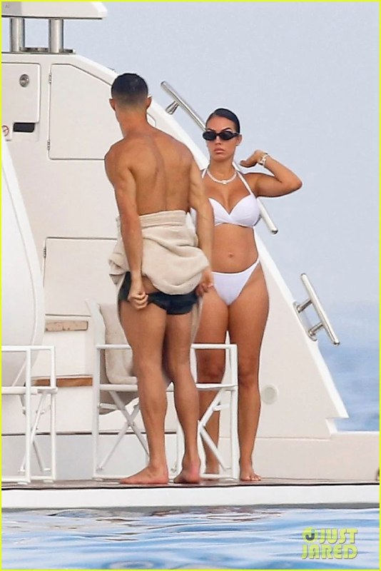 Picture 5 from ‌Georgina Rodriguez Hot 🔥 2024-09-05 09:15:06
