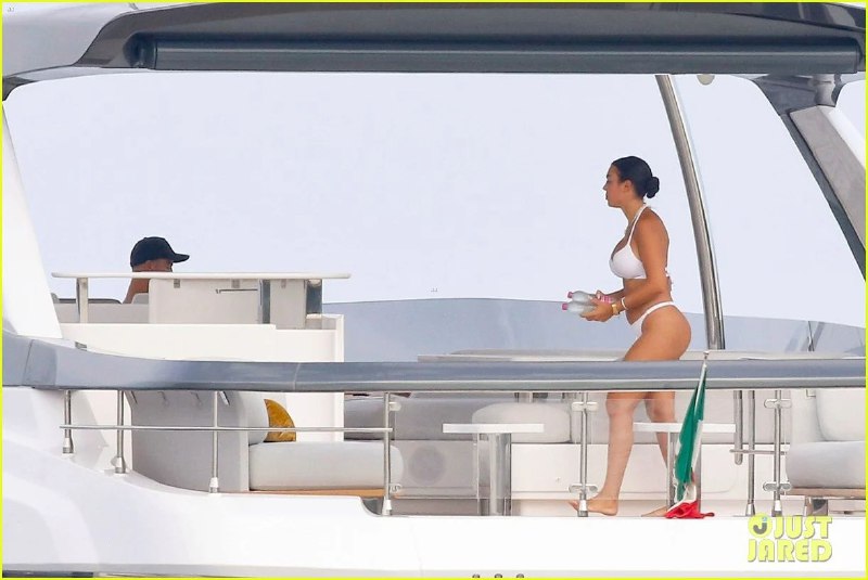 Picture 6 from ‌Georgina Rodriguez Hot 🔥 2024-09-05 09:15:06