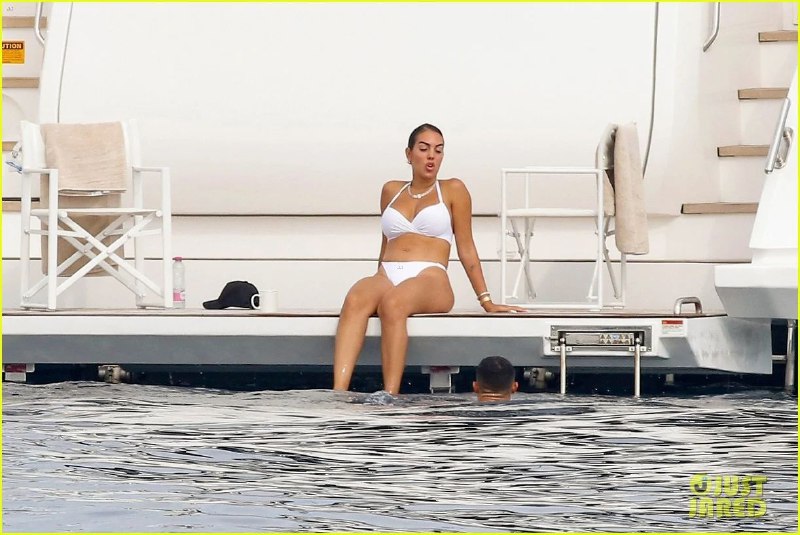 Picture 8 from ‌Georgina Rodriguez Hot 🔥 2024-09-05 09:18:59