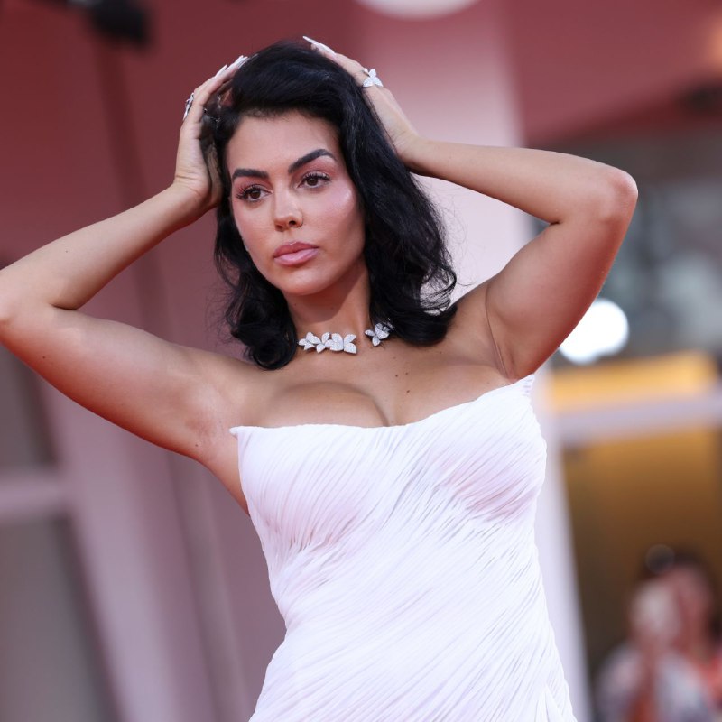 Picture 3 from ‌Georgina Rodriguez Hot 🔥 2024-10-15 08:18:41