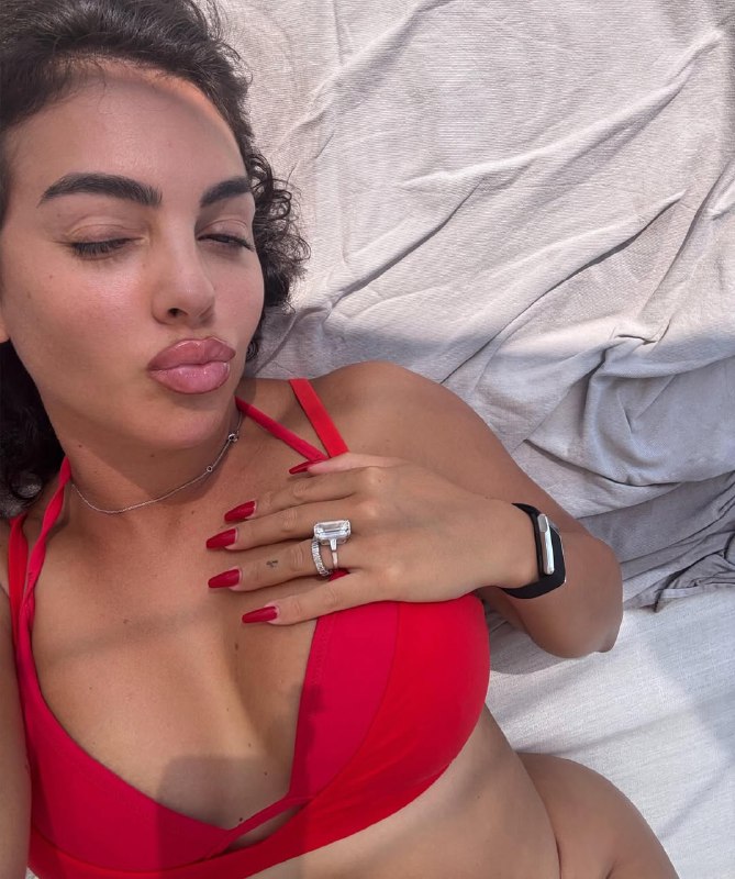 Picture 2 from ‌Georgina Rodriguez Hot 🔥 2025-07-11 09:09:42