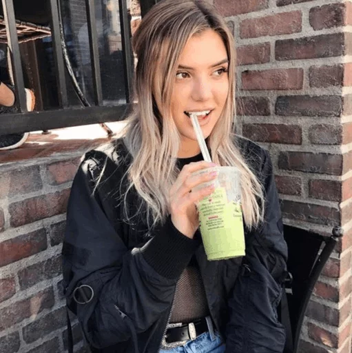 |•° Alissa Violet °•| sticker 2