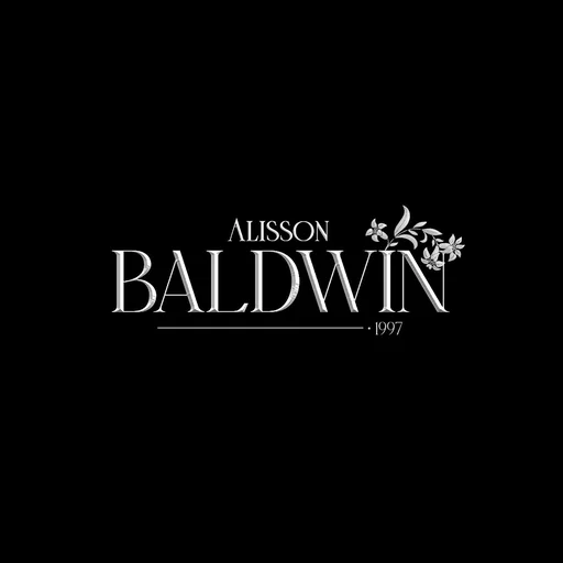 HaileyBaldwin~ @MaDeGinetai sticker 2