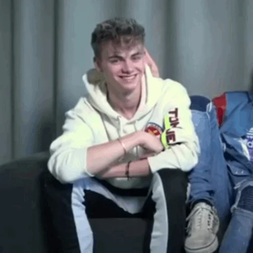 ˚corbyn besson💸↵ @kpopstan sticker 4