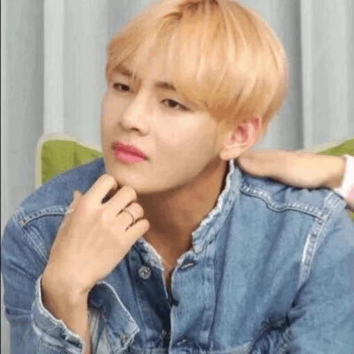 Call Me Taehyung✨⛈💧 @wtfSwogol sticker 4