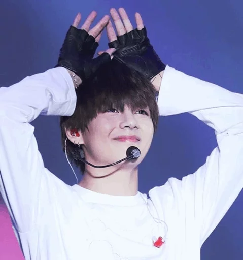 Call Me Taehyung✨⛈💧 @wtfSwogol sticker 9