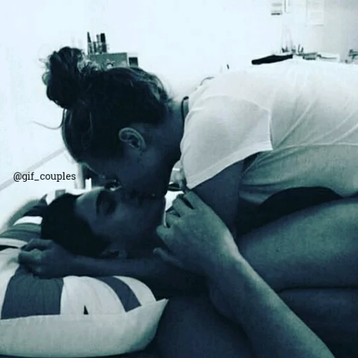 @Gif_couples sticker 2
