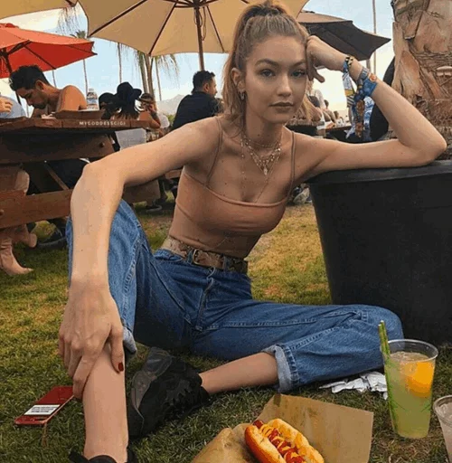 GigiHadid @Ndwsticker sticker 2