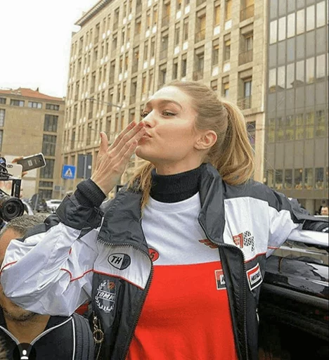 GigiHadid @Ndwsticker sticker 5