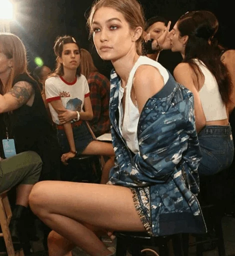 GigiHadid @Ndwsticker sticker 9