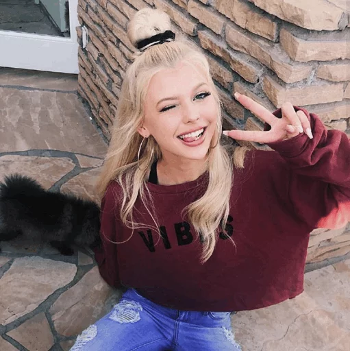 'Loren gray @TheHoneyMoonn sticker 2