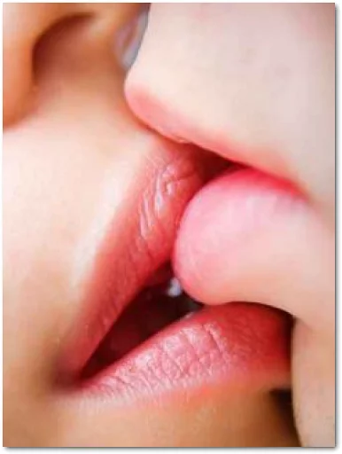 kiss sticker 9