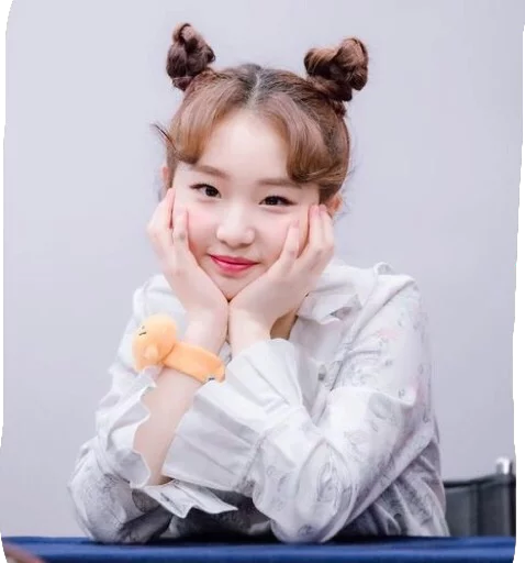 LOOΠΔ sticker 2