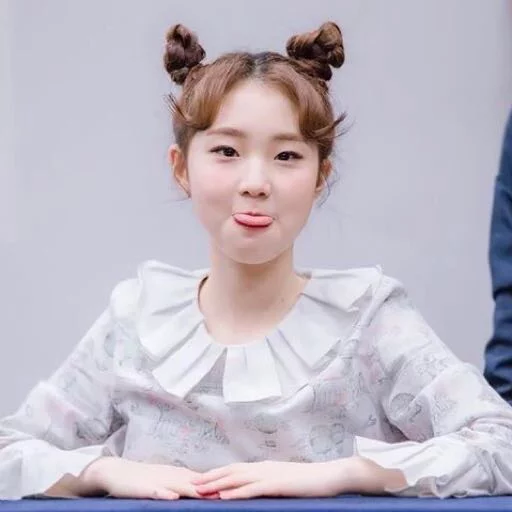 LOOΠΔ sticker 3
